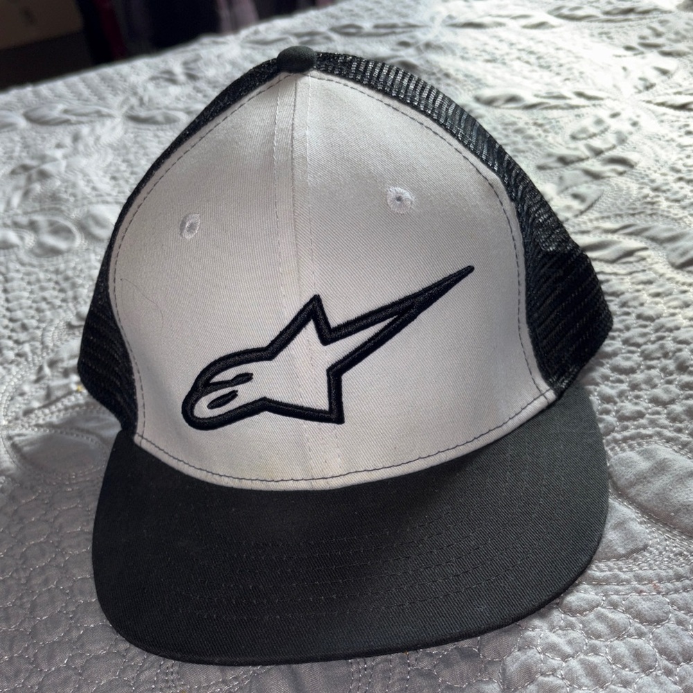 ALPINESTARS  Racing Classic Logo Trucker Style SnapBack Mesh Monochrome Cap OS